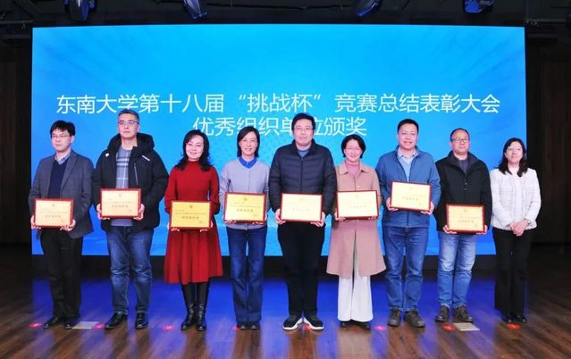吴映红书记作为色情平台
代表领奖
